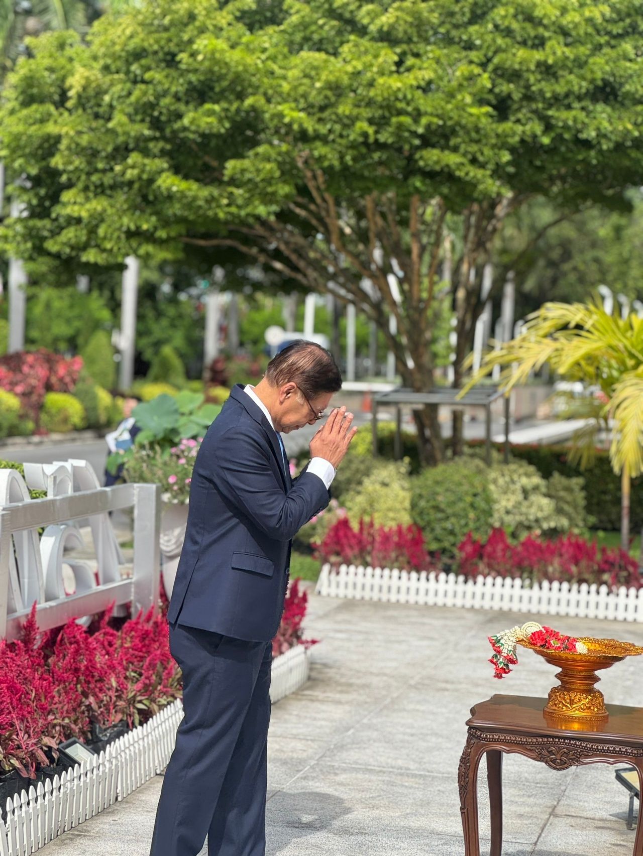 “西哈萨克” 希望在4个月内缓解泰柬边境问题，准备飞往联合国大会