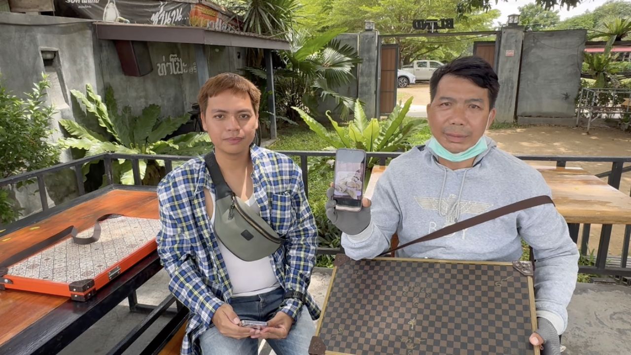 听双方面：卖家与顾客的榴莲“斗争”，双方都称没有率先动手