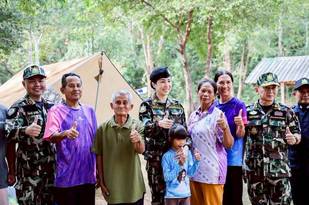 “通 吉达潘” 探访沙缴边境受影响者 为国家公园工作人员打气