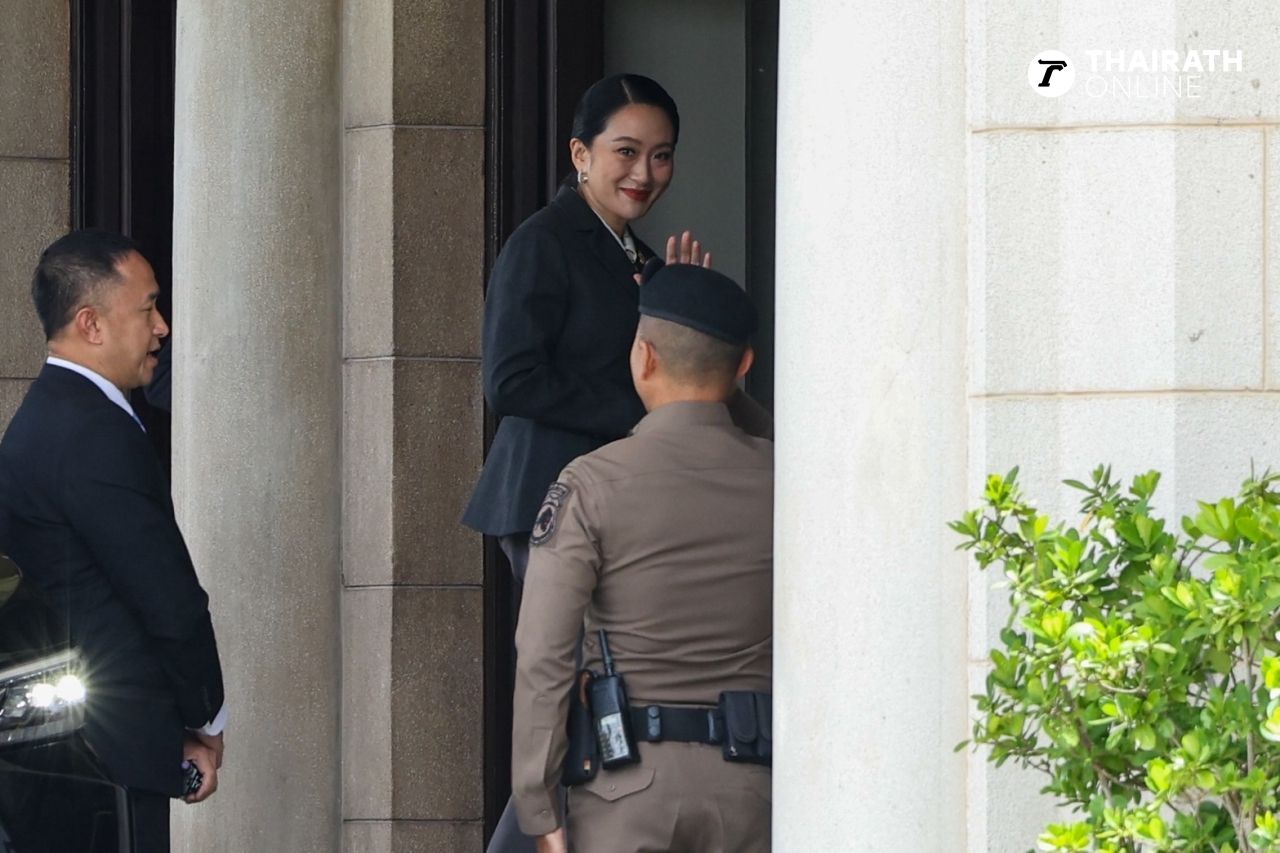 为泰党及联合政府部长进入总理府为“英克总理”加油，期待宪法法院裁决