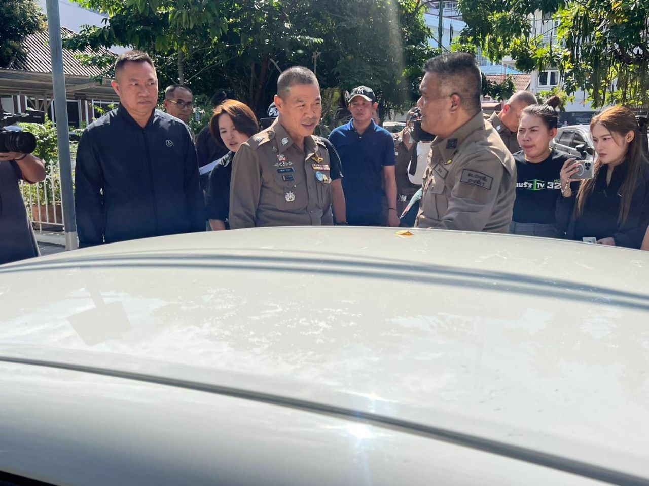 曼谷警察局长证实高速公路枪击者为普通人，并非政治人物，事因汽车冲突