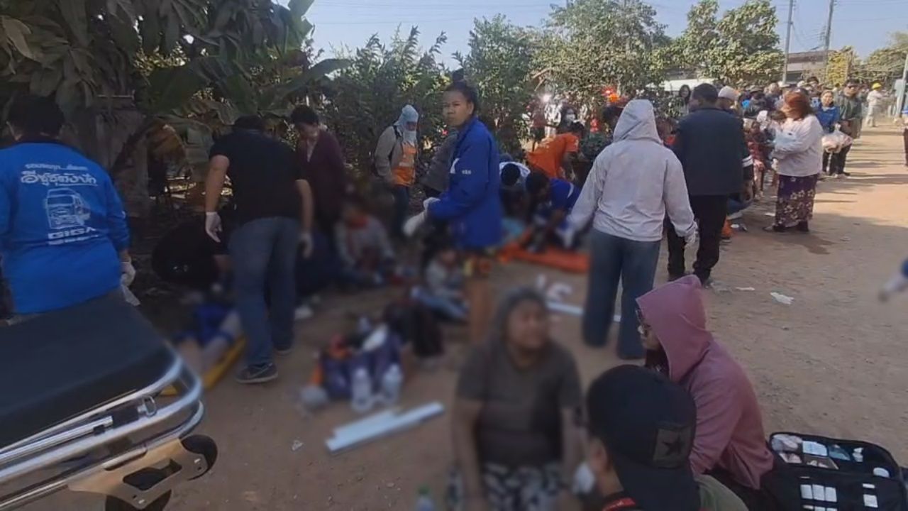 揭开高速铁路桥吊机倒塌压覆通勤列车的画面，超过30人受伤