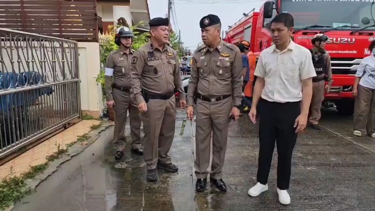 家具店火灾严重，消防员成功救出险些窒息的猫