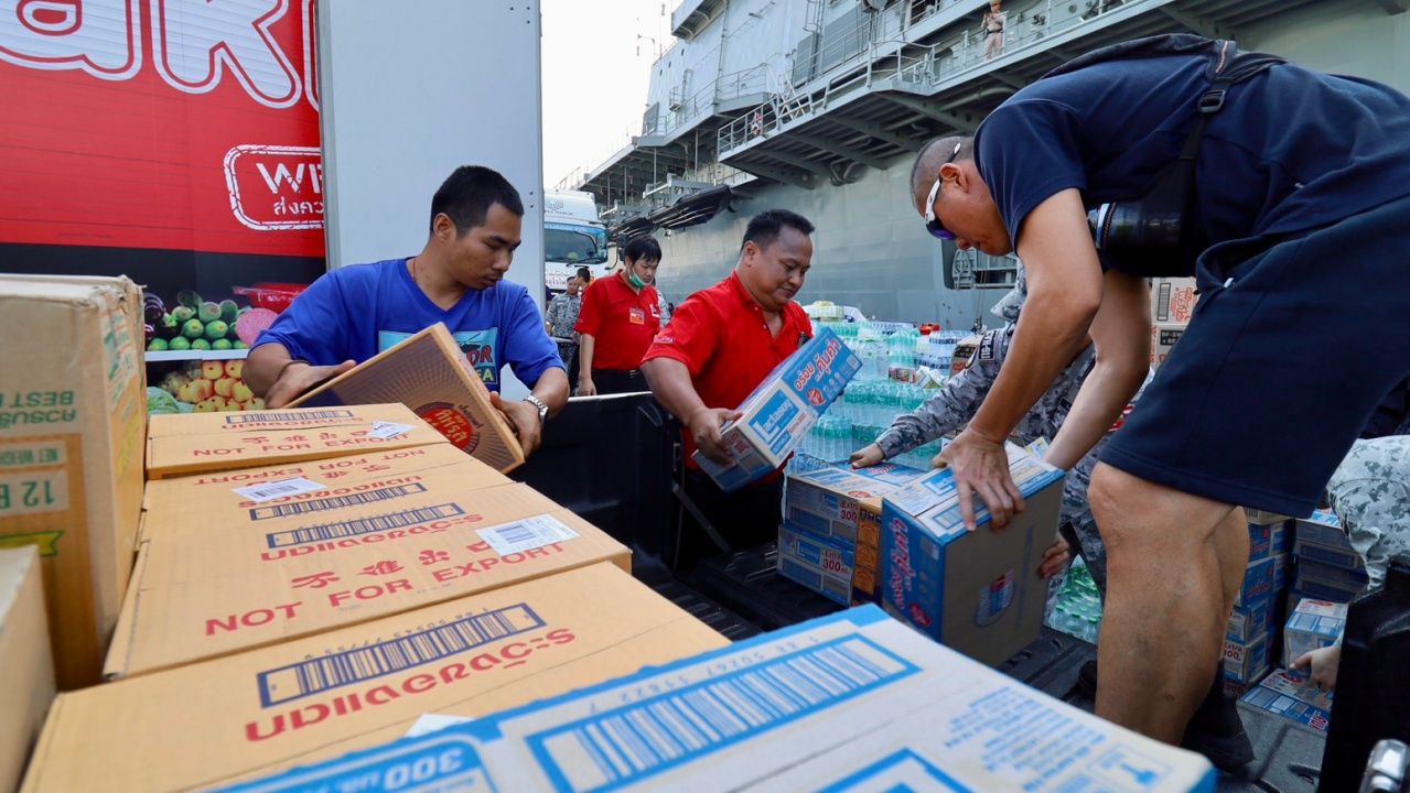 皇家查克里晋级号军舰已抵达南部，携食品和饮用水支援受灾地区