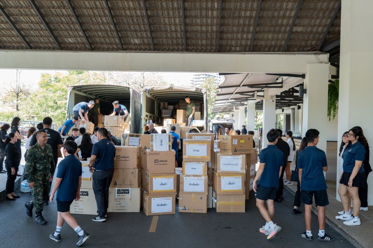 ISB国际学校运送救援物资帮助合艾洪灾