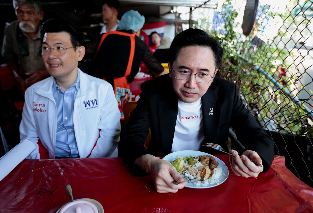 “Yotchanan” 停下来吃咖喱饭，卤蛋和炒菜，补充早餐能量，说“今天还很长”