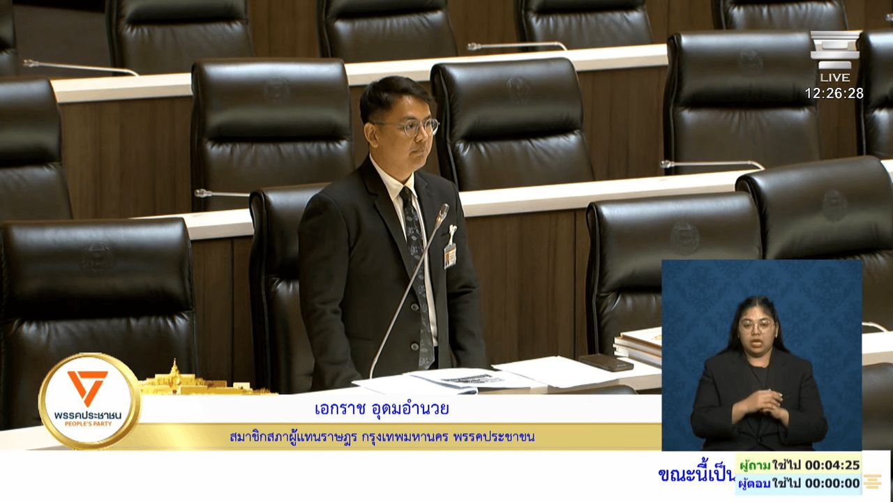 “部长瓦拉乔特” 回答议员问题后滑下椅子,急忙澄清只是椅子滑动 (视频)