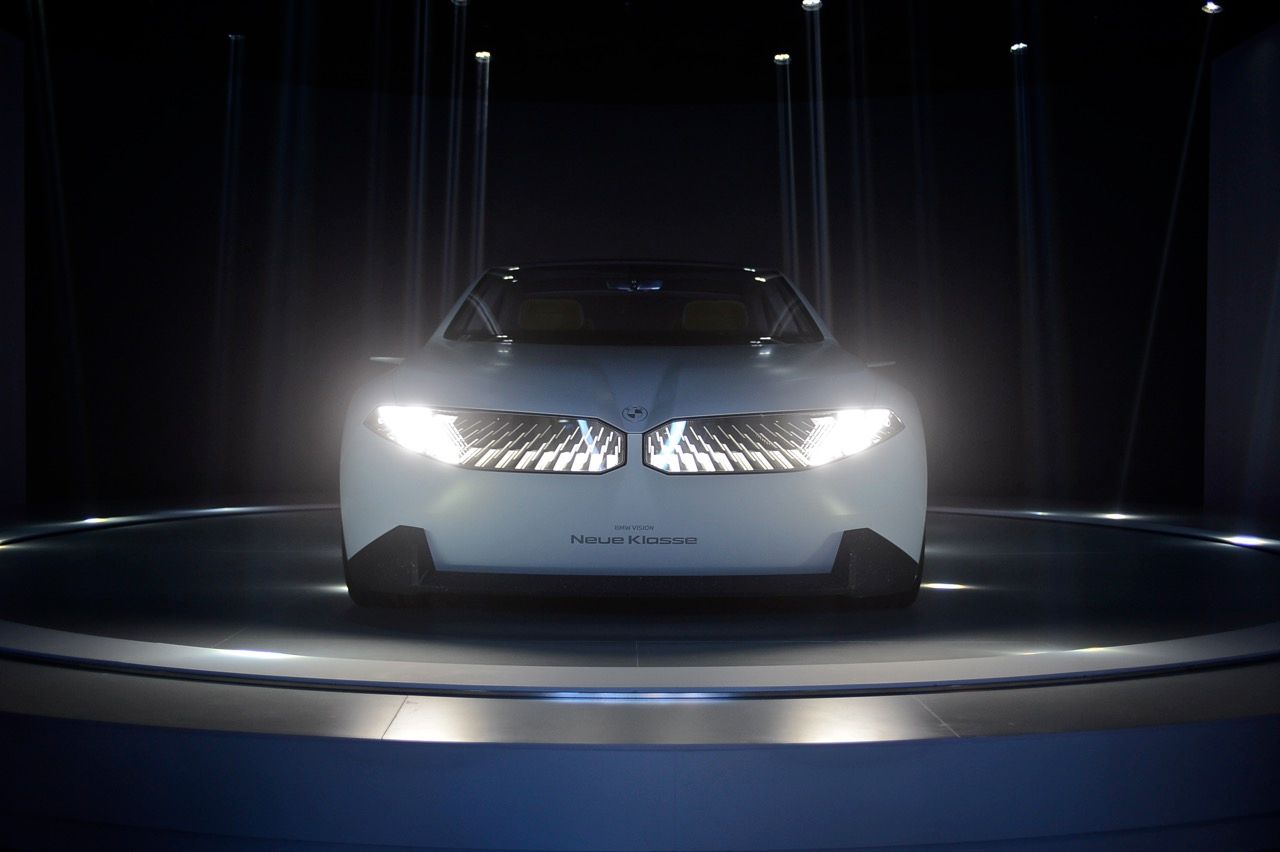 进入泰国展示高科技 BMW Vision Neue Klasse 概念车于中央大使馆