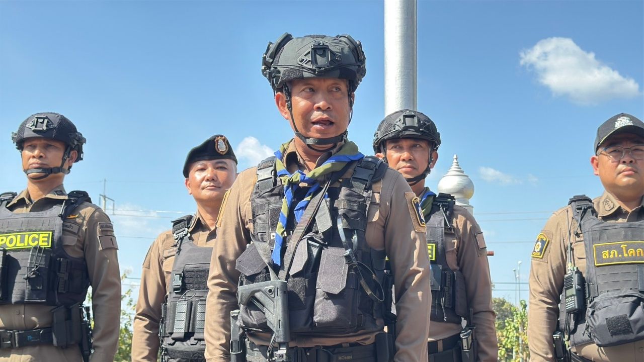 沙缴府警方检查人员和军事装备准备，以应对泰柬边境局势