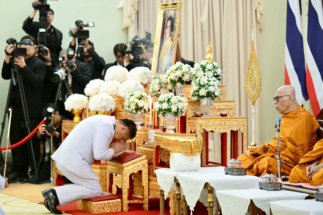 “总理阿努廷” 率内阁参加五宗教布施仪式，缅怀已逝皇后五十日