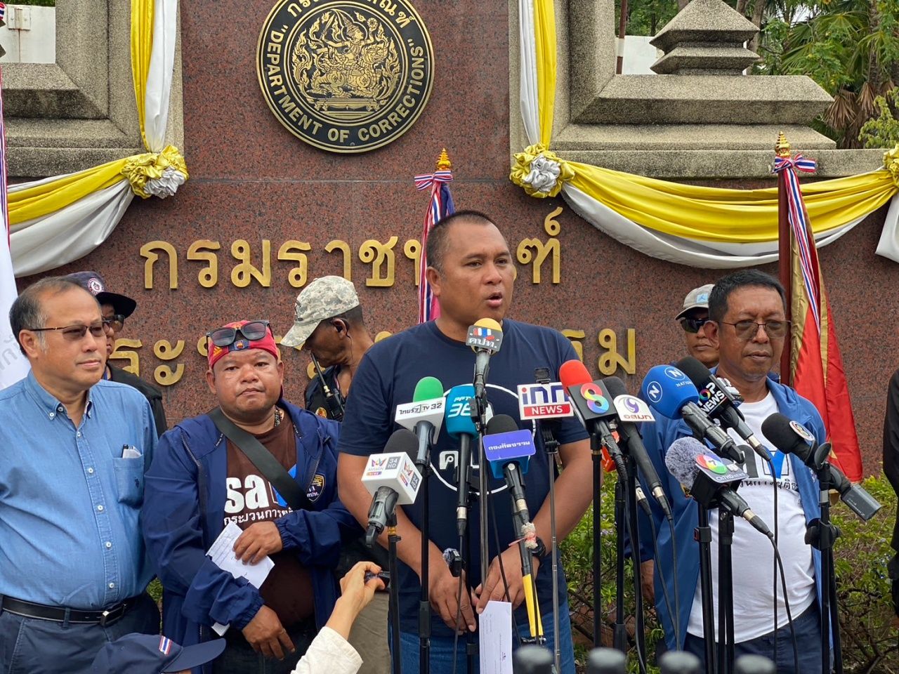 คปท. 攻入惩教局，递交抗议信反对将“他信”进入假释程序