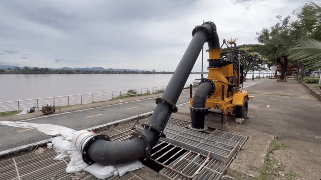 那空帕侬河岸的湄公河水位持续上升，影响4个区，淹没数百亩稻田