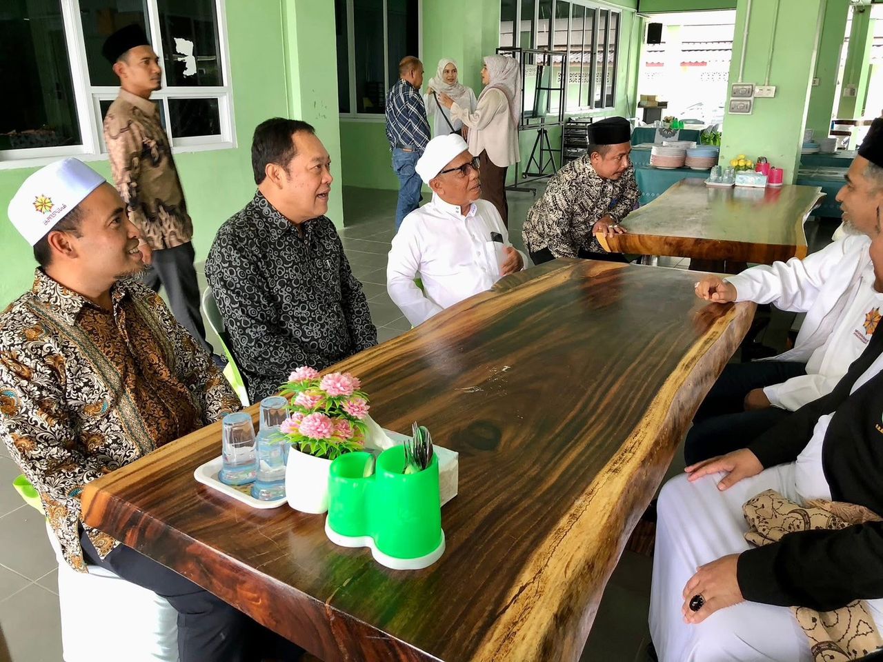 “塔维”突访“波纳帕明”伊斯兰学校，推出“人民建国”政策，公布修订2017年宪法计划，解决教育与南部冲突问题