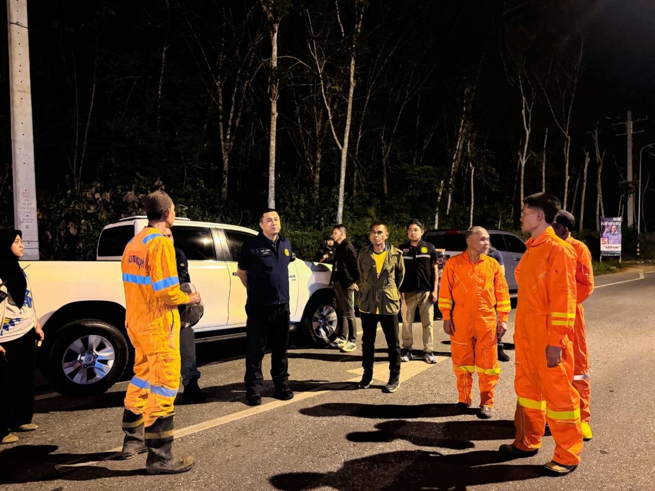 凶徒恐吓也拉 枪击天空-恐吓加油站员工 然后放置炸弹引发火灾