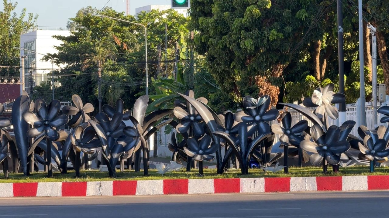 清迈市政府用黑色喷漆装饰