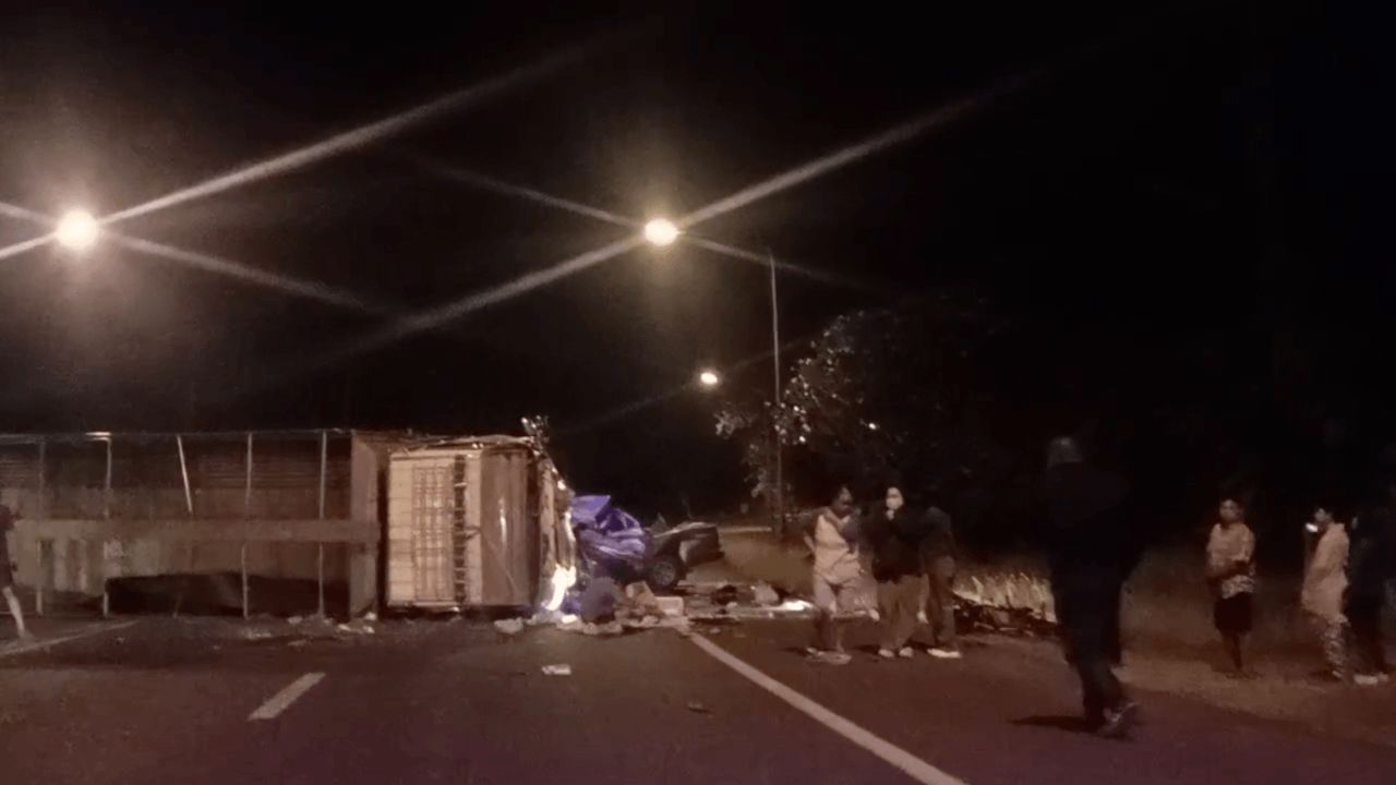 悲剧：六轮卡车冲过车道撞上皮卡车，父女震惊，妻子、女儿和孙子共四人死亡