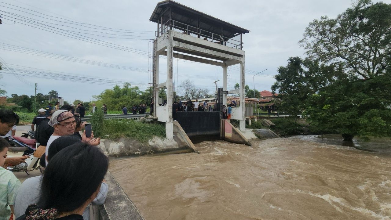 塞纳居民在“帕拉顿”开闸后同意解除封锁,无法忍受反复的洪水