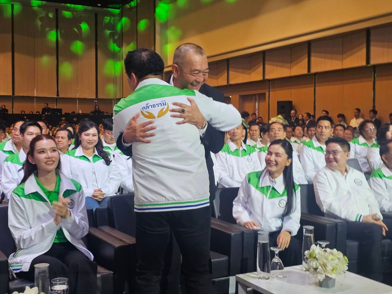 กล้าธรรม 开启新篇章：เฉลิมชัย 欢迎 ธรรมนัส 启动 สส. 候选人提名，ธนกฤต 将参与名单