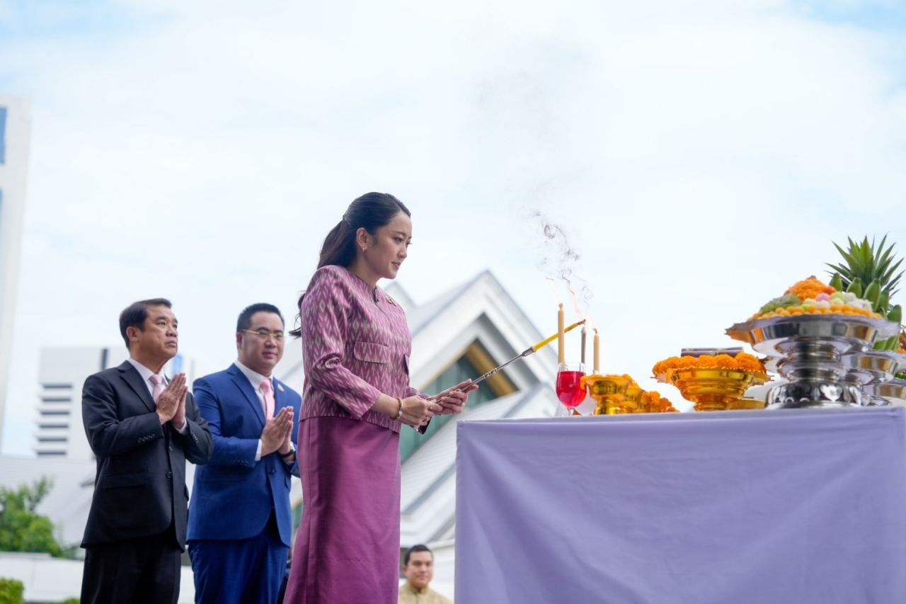 “贝通塔” 进入文化部 承认暂时无法履行总理职责 但很高兴能在文化部工作