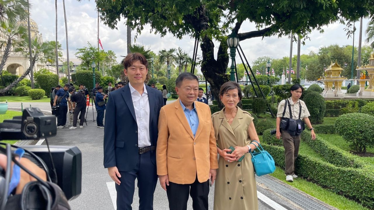 “西里蓬” 新任政府发言人拜访政府大楼的圣地，表示泰国边境问题将不妥协