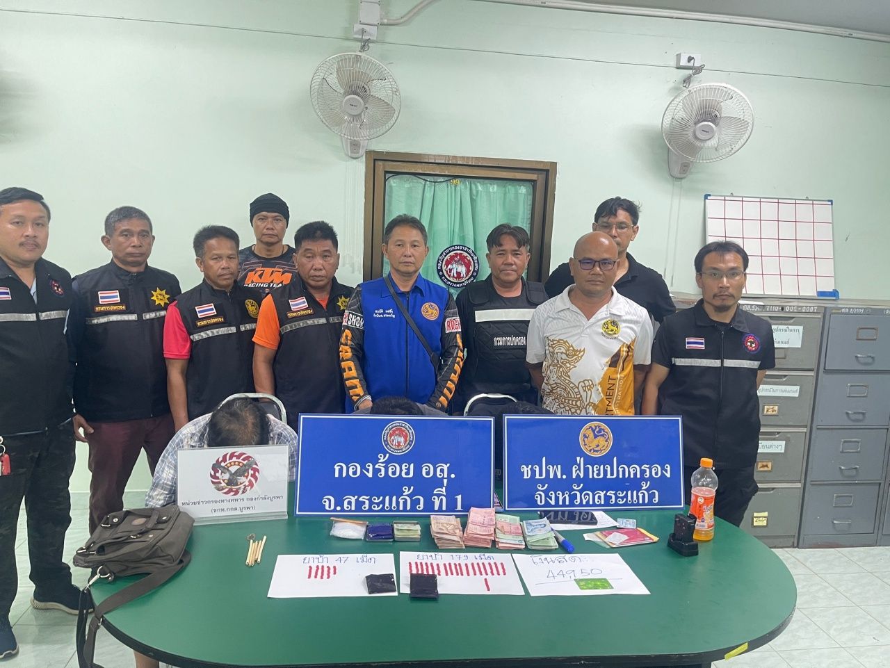 家庭生意：儿子卖毒品，母亲收钱，长子提供供应，警方突袭抓捕