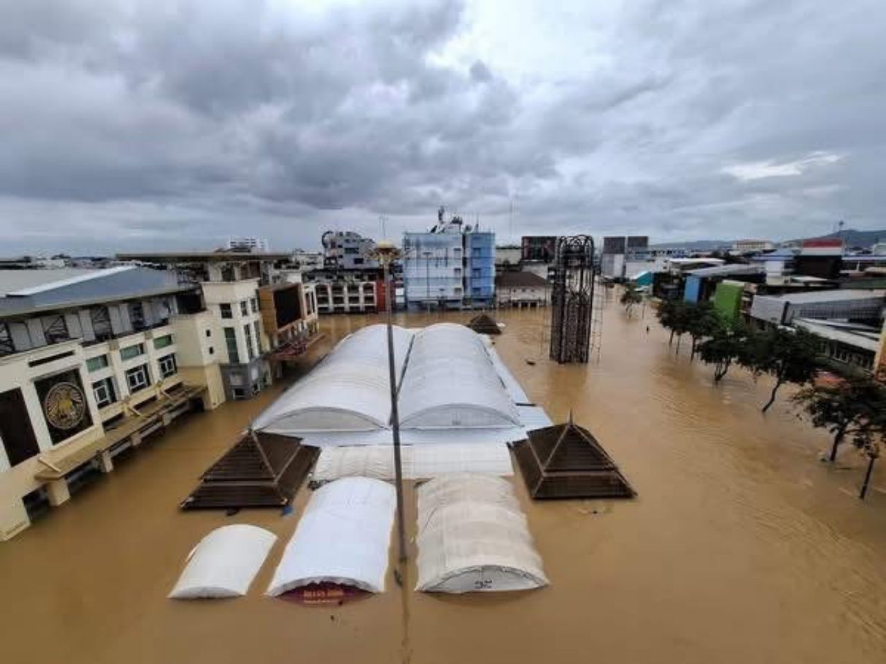 宋卡府洪灾：合艾市的严重危机，影响超过83万人，超过万人撤离