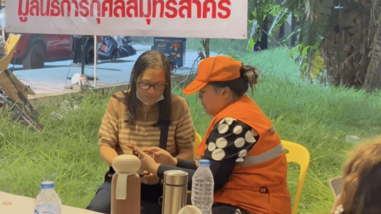 姐姐悲痛等待救援人员打捞弟弟遗体，心碎在女儿1岁生日当天去世