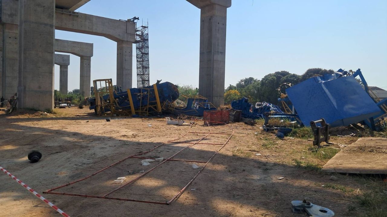 起重机坠落砸到锡羌列车，脱轨起火，死亡人数飙升至22人，超过50人受伤