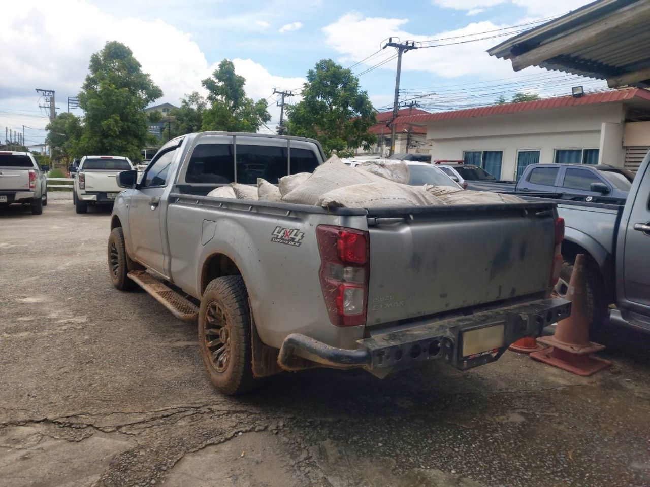 截获重大毒品案：300万片冰毒藏于货车 唯一司机被捕另两人逃脱