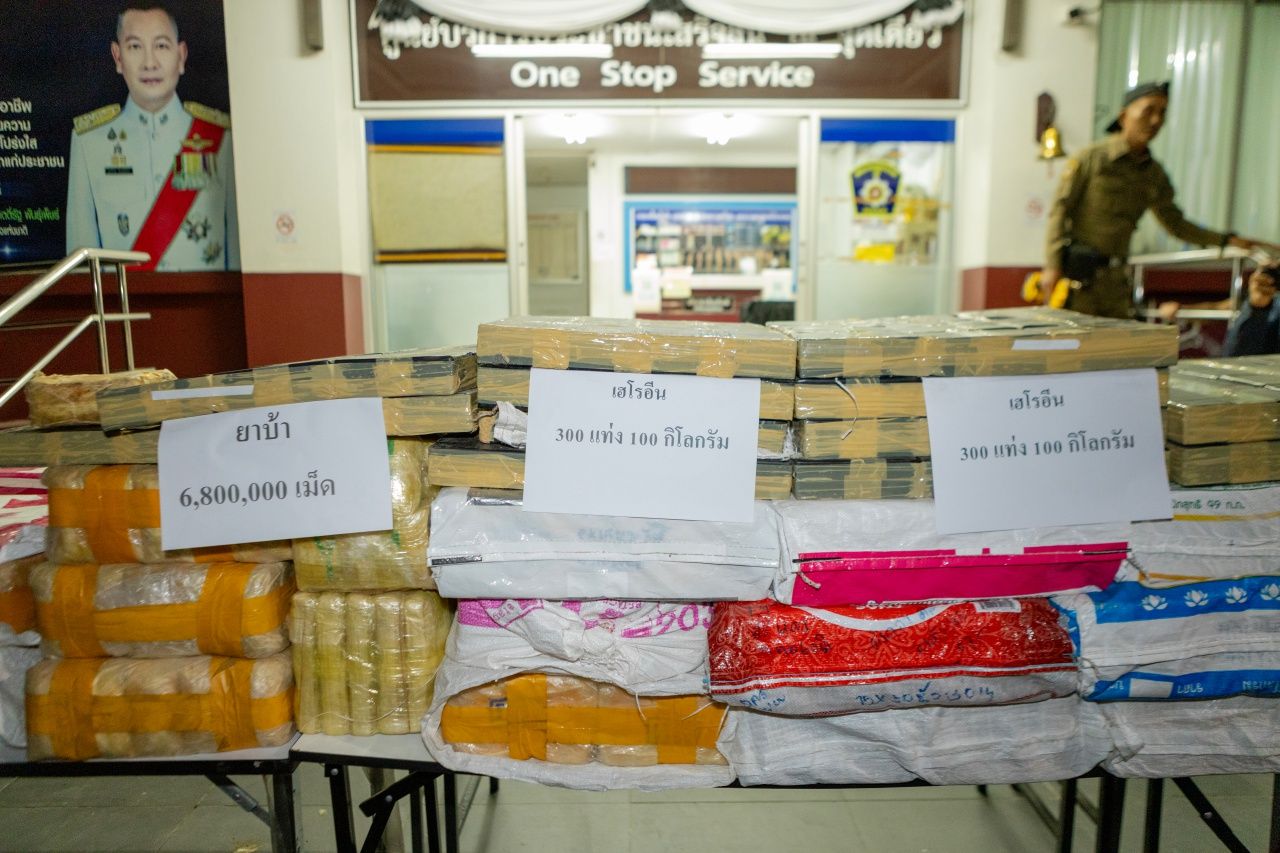 查获大卡车藏毒—冰毒+海洛因大宗，价值逾亿