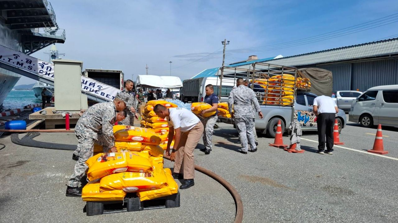 皇家查克里晋级号军舰已抵达南部，携食品和饮用水支援受灾地区