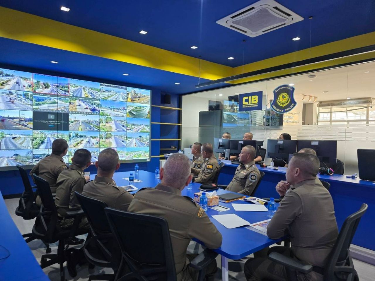 警方预计今日车辆进入曼谷超过64万辆，命令开设特殊车道以加速疏导