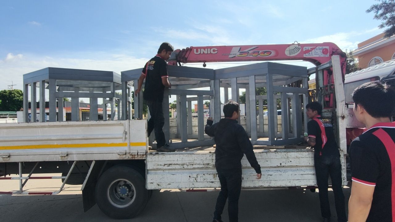 企业家自豪地为边境士兵建造监测哨岗，留住泰国土地