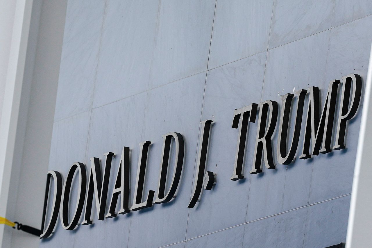 肯尼迪中心在建筑上增加“唐纳德·特朗普”的名字,历史学家质疑其违法