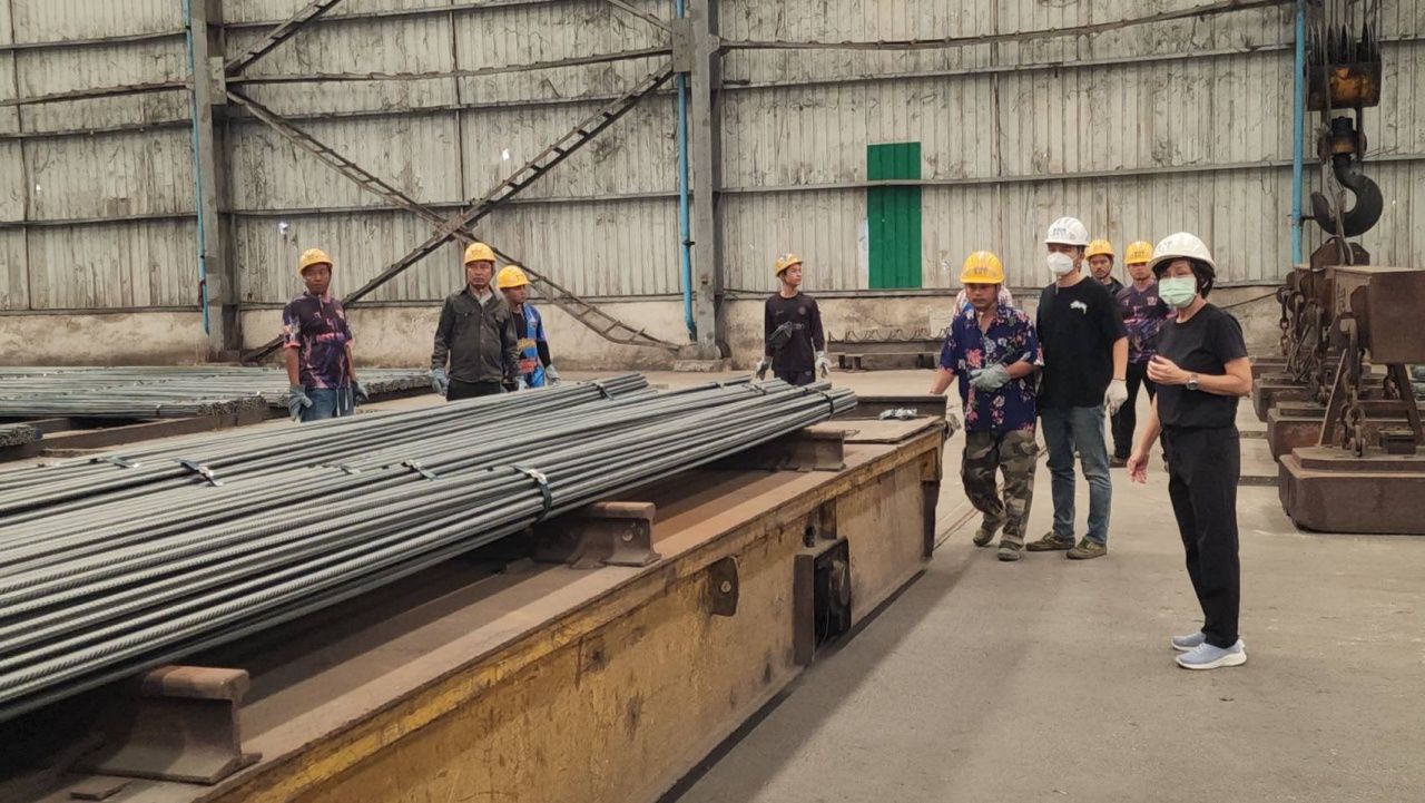 工厂部门检查“新克元”钢铁公司，给予一年改善品质时间