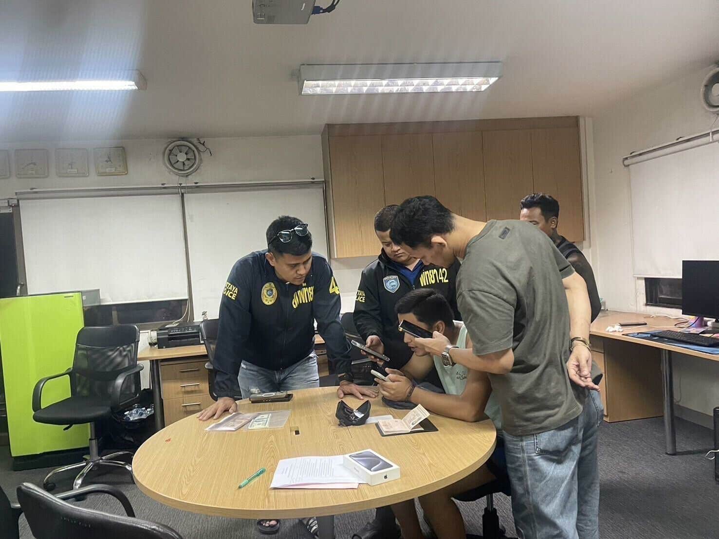芭提雅警方逮捕持有3000美元假钞的乌兹别克斯坦国民 | Thaiger新闻