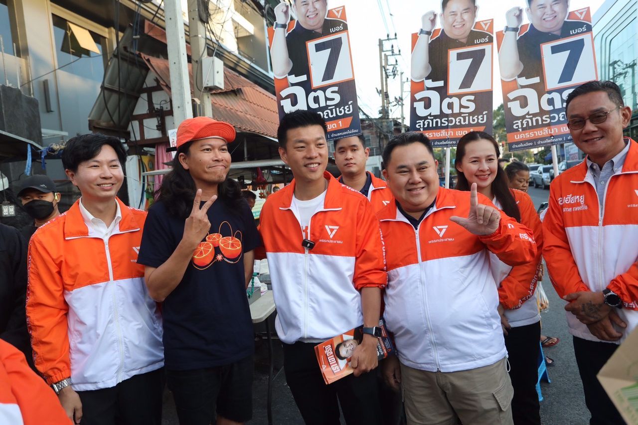 “纳塔蓬” 清晨乘车队在呵叻拜票,恳请维持原区并扩展新区