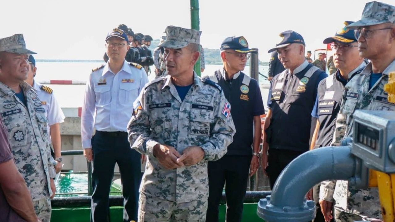 在泰国湾中截获嫌疑油轮，密切检查运输物资到柬埔寨