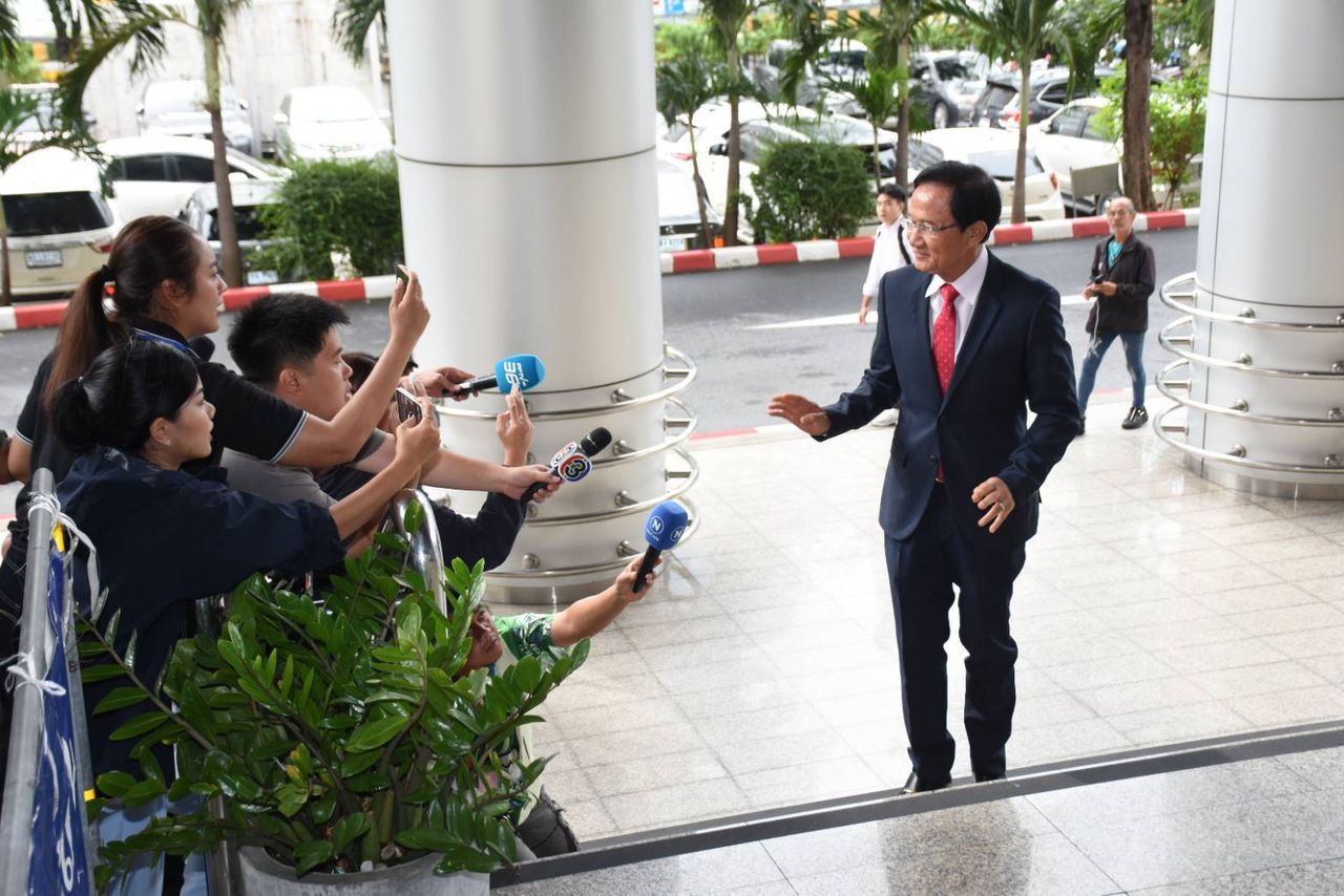 “他信” 躲避媒体前往刑事法院审问112条款案件证人 - “颂猜” 表达支持