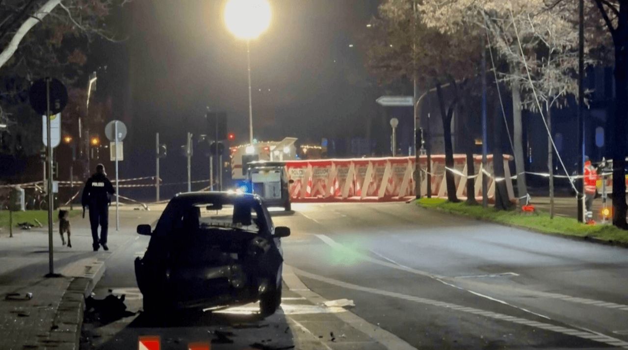 德国公交站车祸引发人群骚动，3人受伤1人重伤