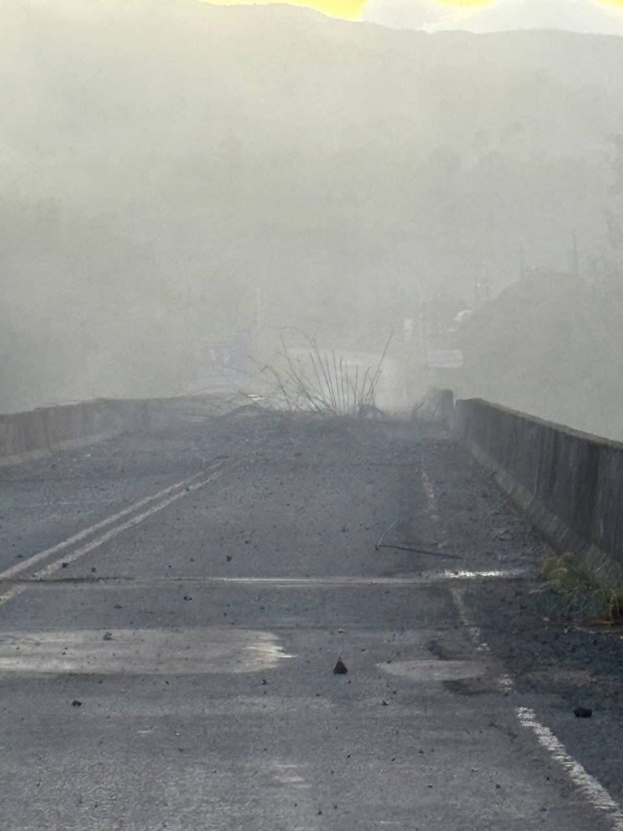 F-16 战机轰炸砍断柬埔寨武器补给线的踩川尼桥