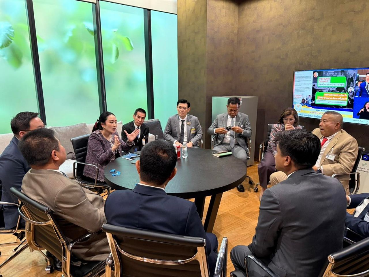 预算会议 69 “英克” 聆听泰国党的代表问题 希望工作切合人民需求