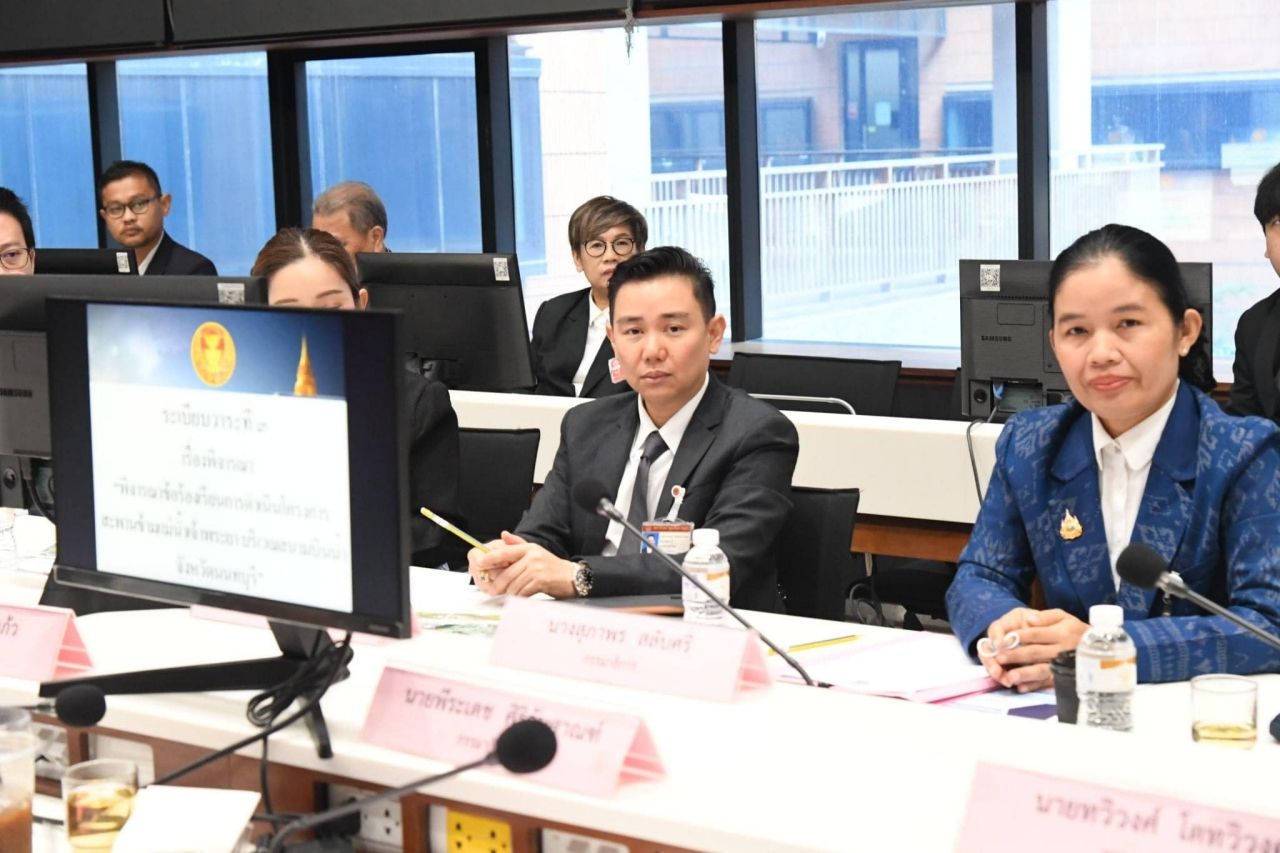 “Krit Cheevathammanon”的历史，曾表示不考虑换党，但今天请求离开人民党