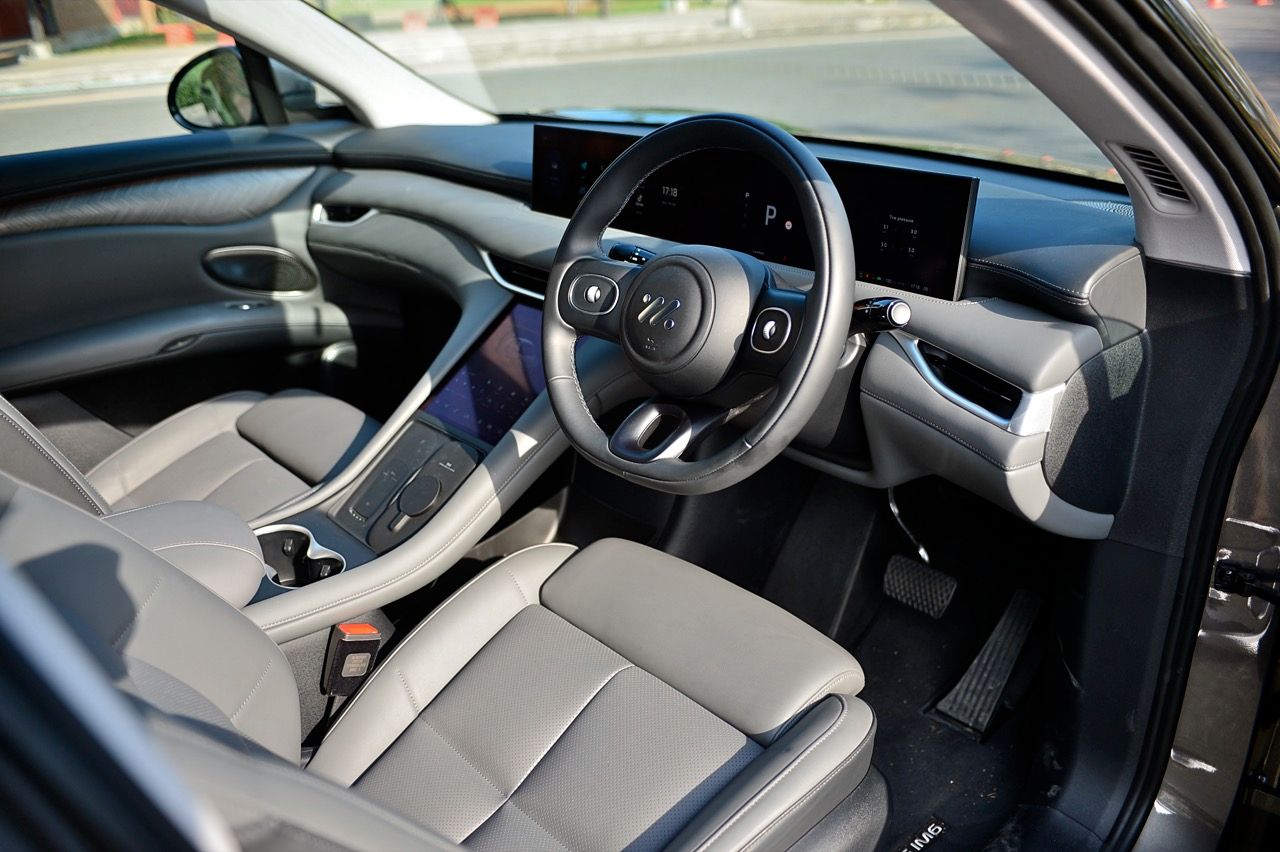 探索 NEW MG IM6 PREMIUM EV 车型的高科技设备，价格与赠品丰富