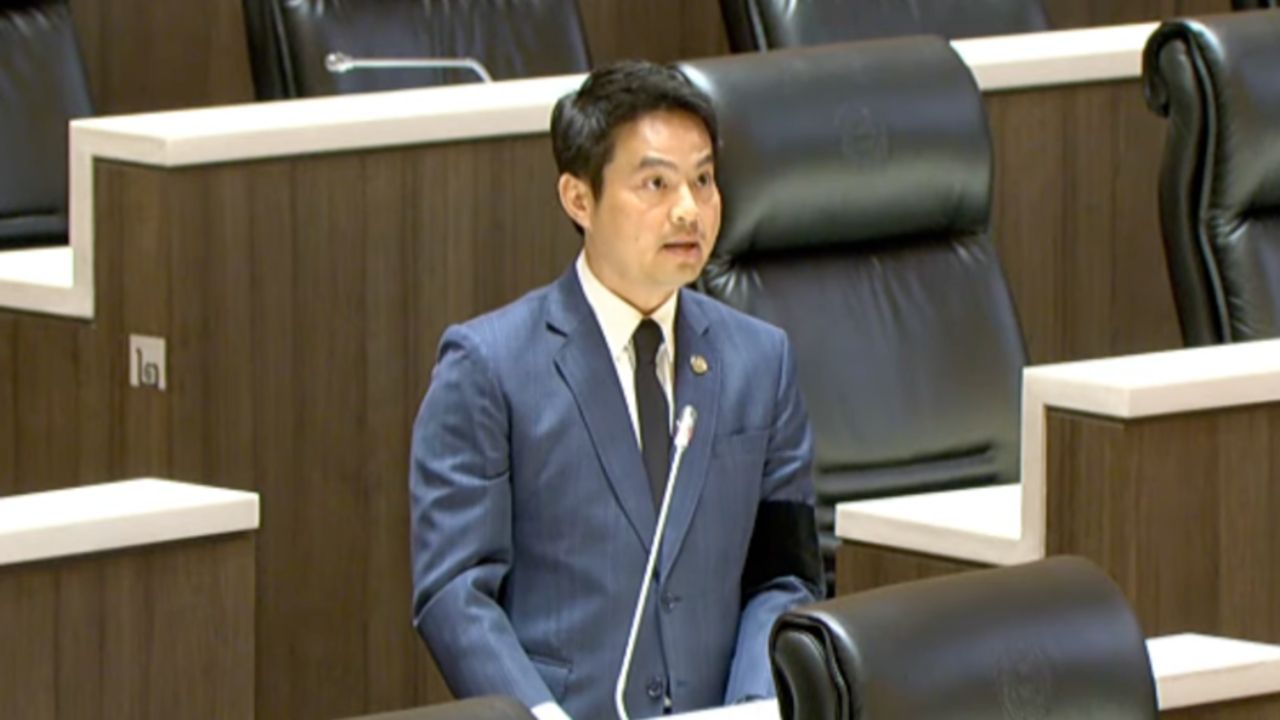 “帕拉多” 提出紧急动议 讨论首个公投问题 第二轮宪法修改后 “为泰党” 认为可立即执行