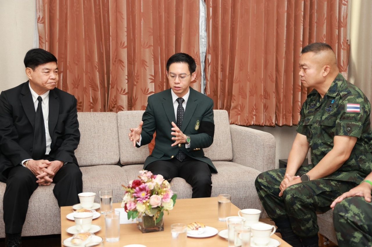 “伊萨腊” 推出 “大虾” 担任公共政策学校课程主任,建议国家公务员多下基层而不是在办公室