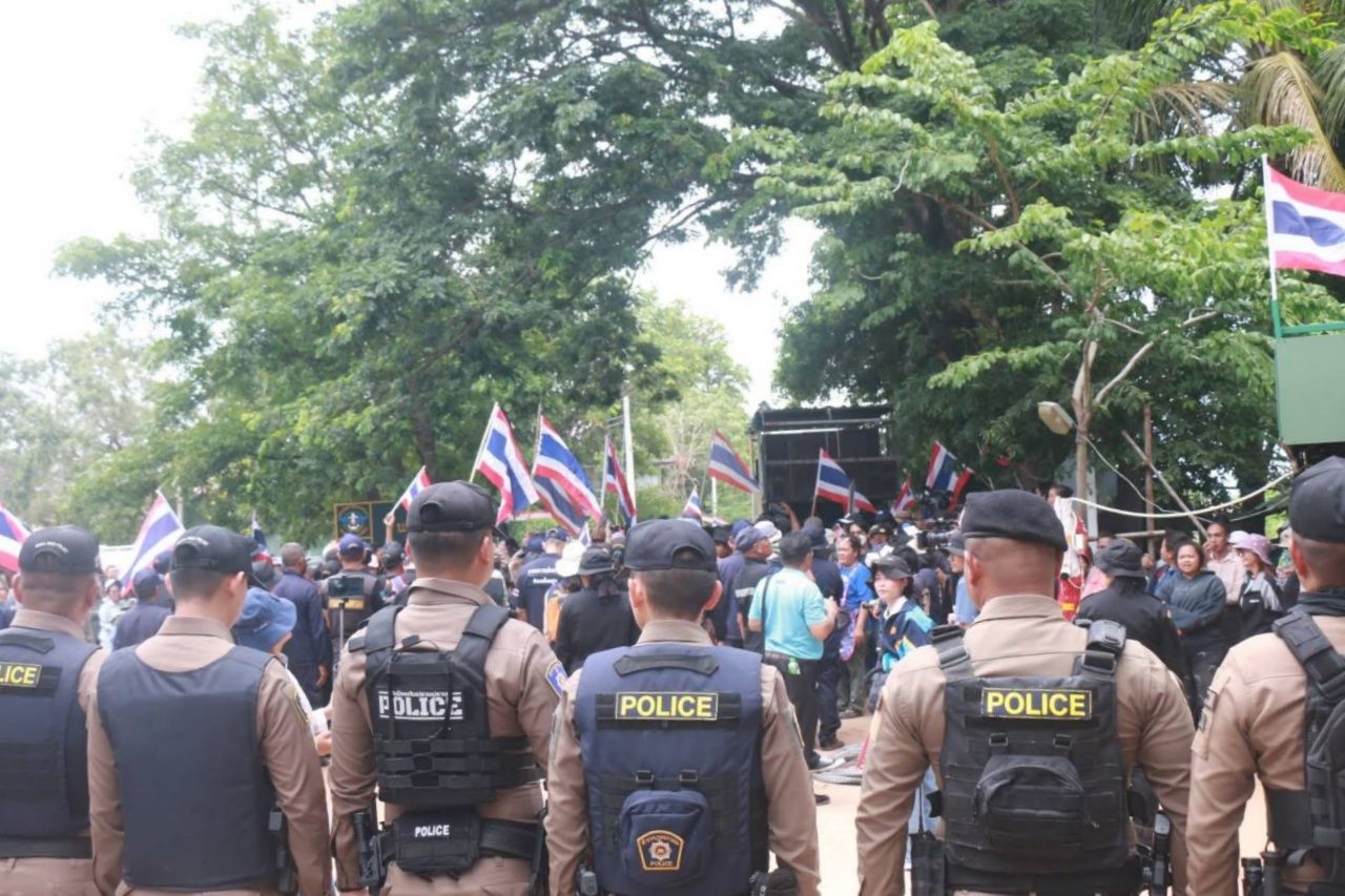 หนองจาน仍然紧张，柬埔寨军队号召僧侣和村民接近边境围栏
