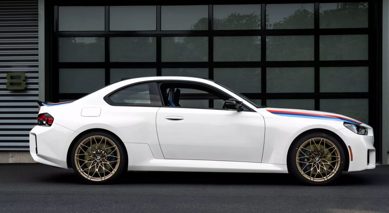 雪白的 BMW M2 Turbo 设计版 2026 仅提供手动变速箱！