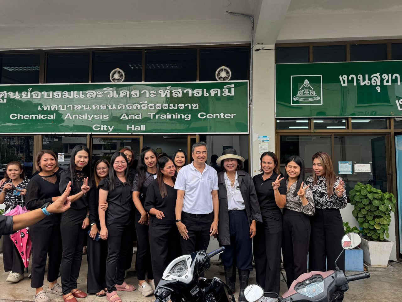 “阿披实” 在孔敬竞选 承认对南方买票之风感到担忧