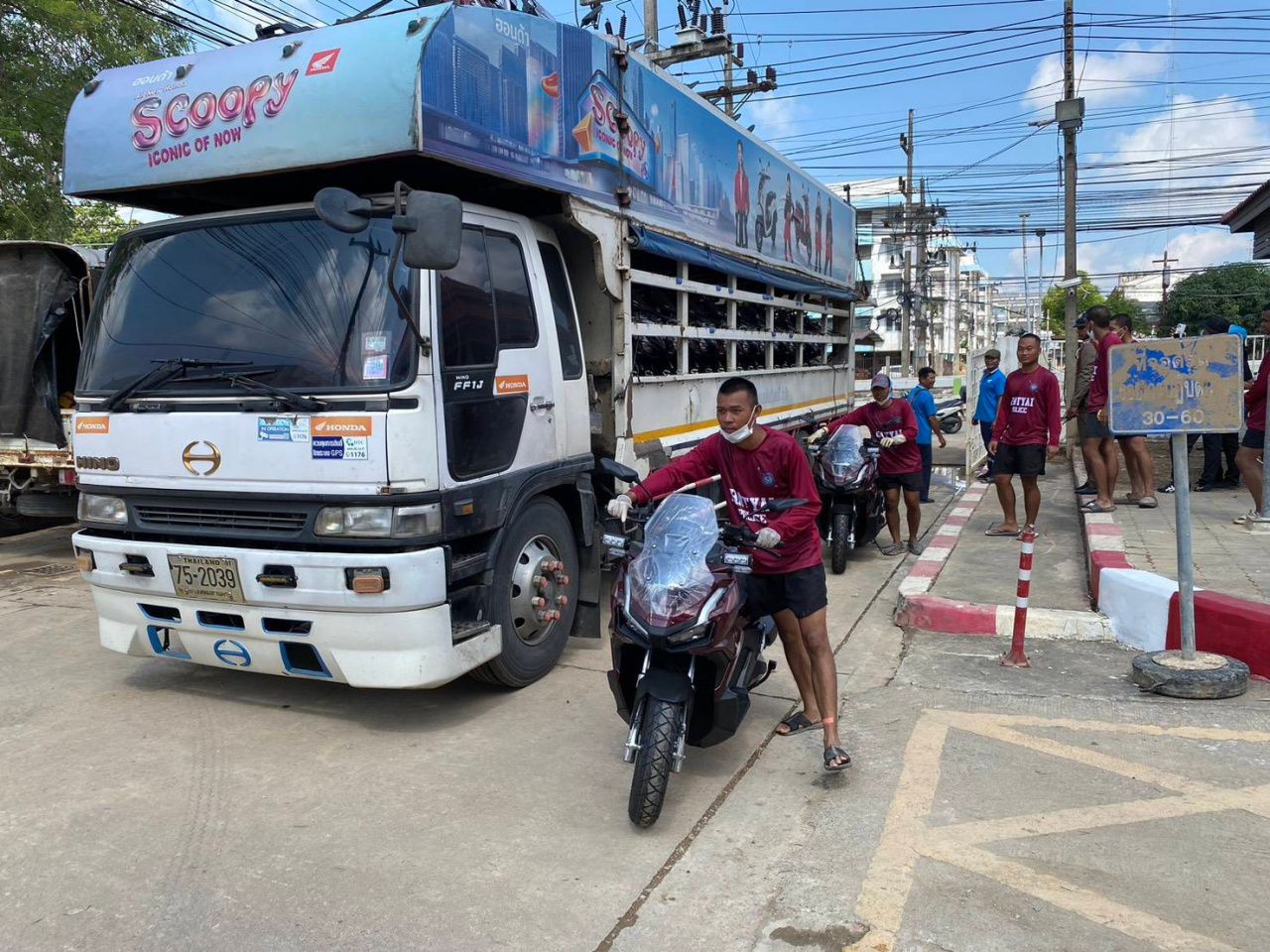 快速派遣:100辆全新巡逻摩托已经抵达合艾,替代被淹车辆